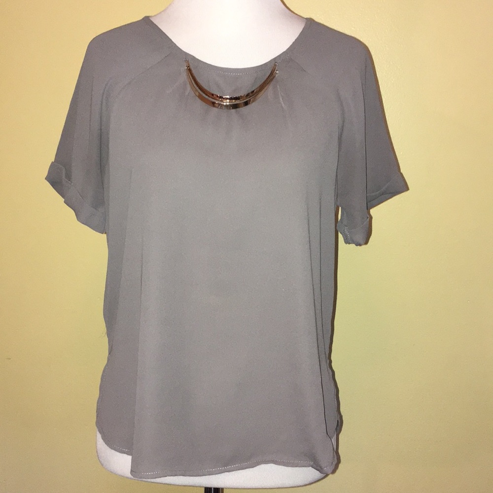 XS lily white short sleeve gray blouse